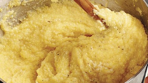 Cum se face mămăliga pripită, cunoscută și ca mămăliga orășenilor