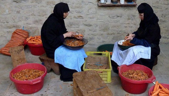 Ce se mănâncă la mănăstire în postul Paştelui. Meniu complet, plus desert