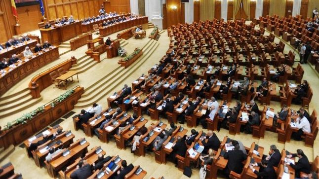 UPDATE: Orlando Teodorovici şi Tudorel Toader au scăpat de moţiunile de cenzură