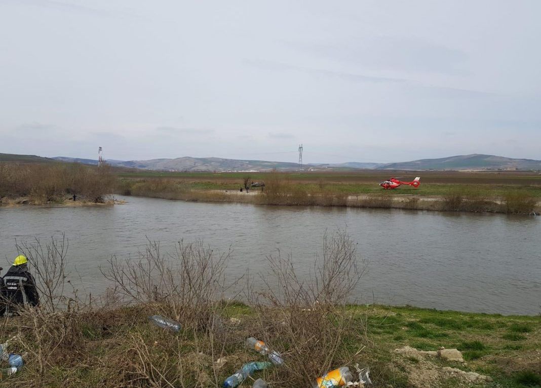 A văzut moartea cu ochii! Un adolescent a fost salvat din apele Mureşului (VIDEO)