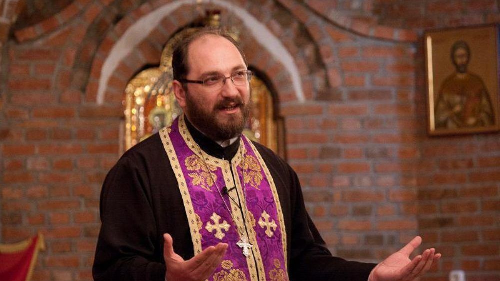 Părintele Necula, despre "portul" femeii în biserică: "batic, fuste lungi, şapte acatiste"