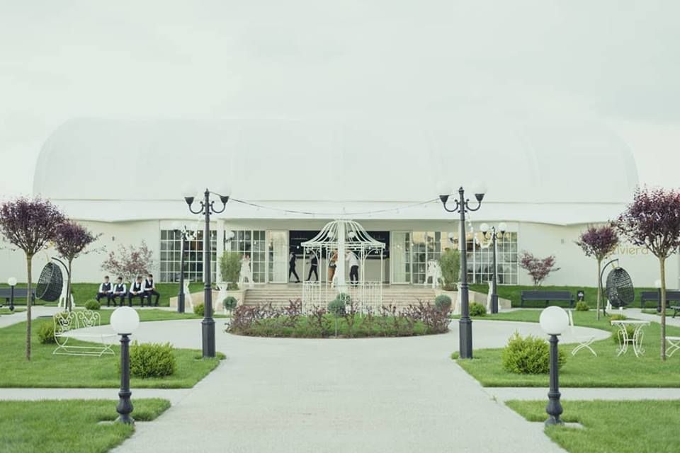 Imagini cu ”cortul” unde are loc petrecerea de nuntă a Olguței Vasilescu și Claudiu Manda