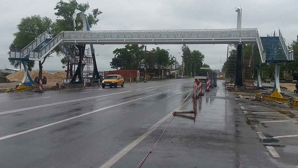 Firea îi izgonește pe bucureșteni pe pasarele pietonale. Proiect: 8 pasarele cu 17,5 milioane euro