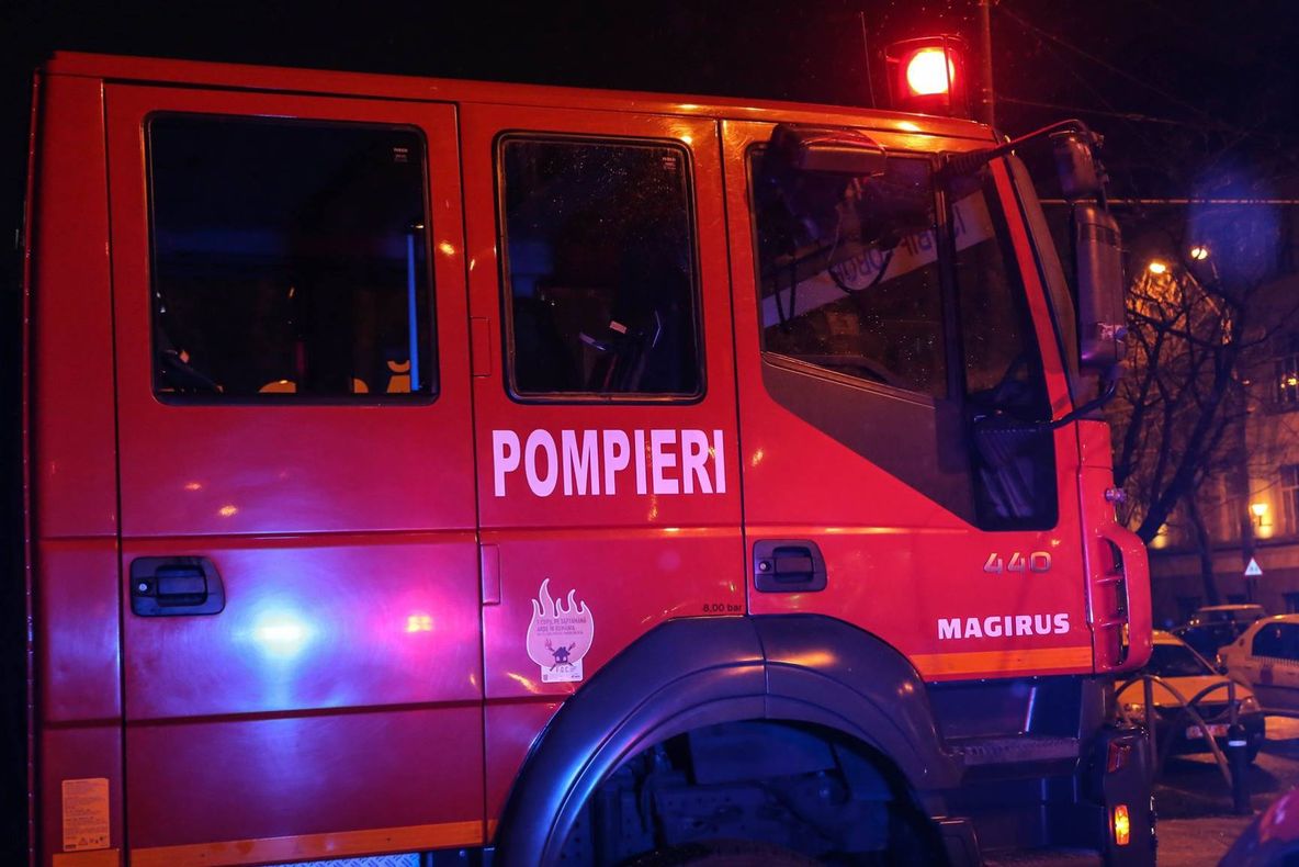 Incendiu la un restaurant din Afumați, după ce o mașină a lovit o țeavă de gaze