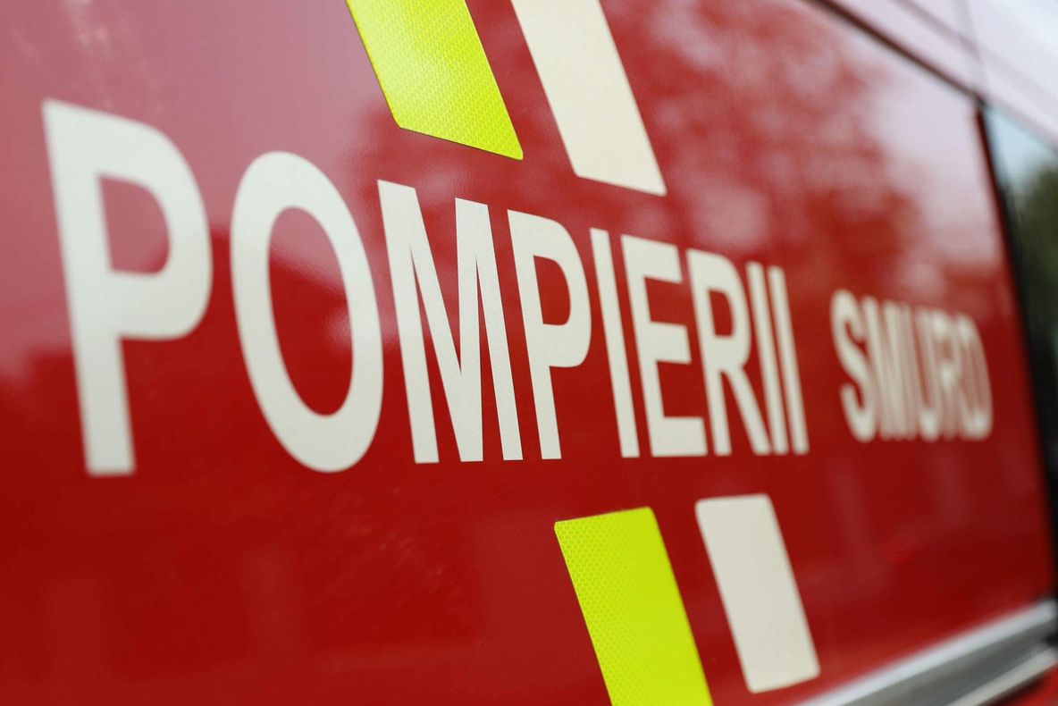 Incendiu într-un apartament din București: o femeie a fost găsită moartă