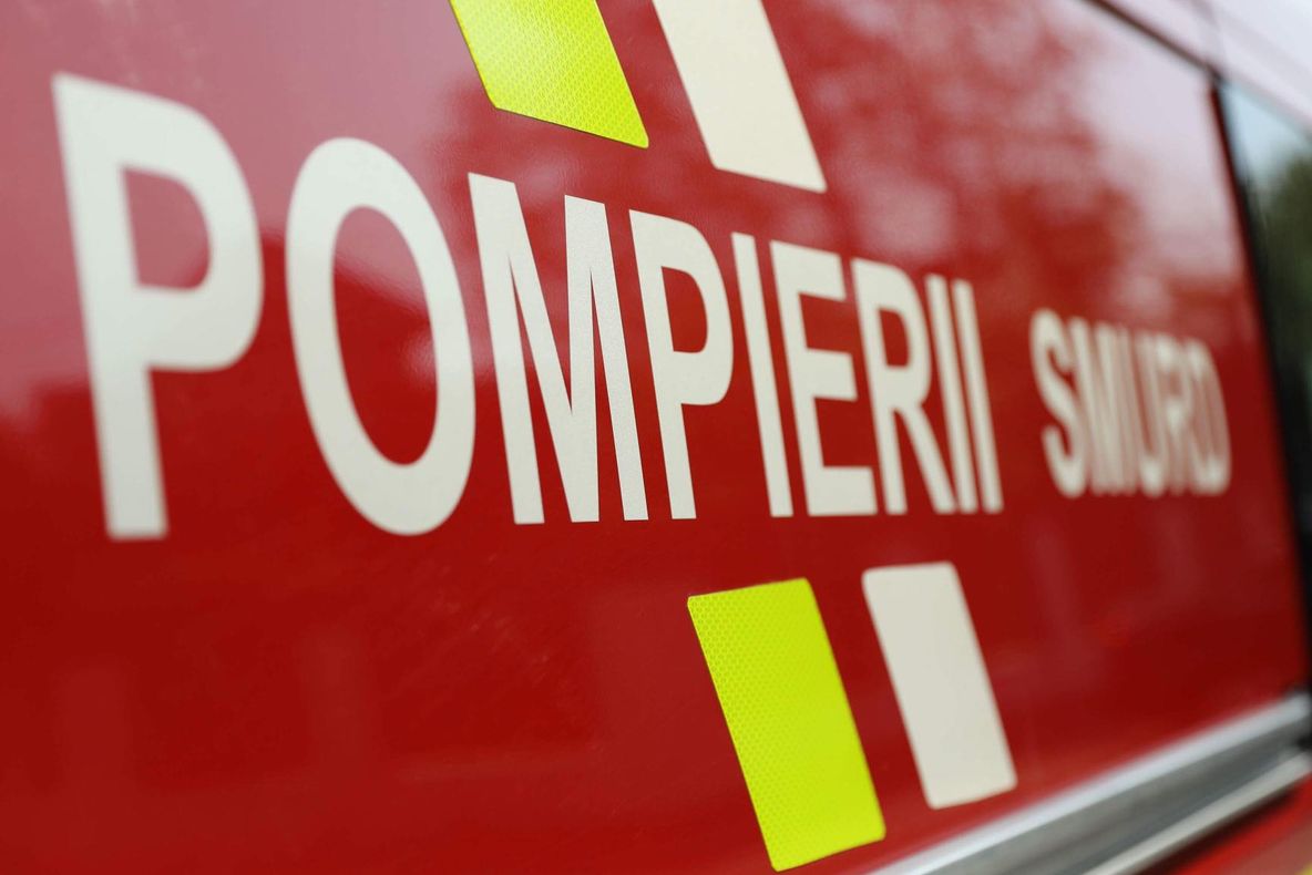 Evacuare de urgență într-o școală din Bistrița-Năsăud, după un incendiu