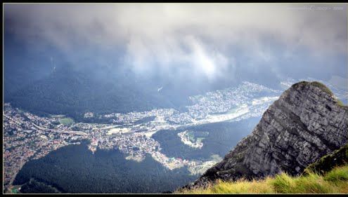 O turistă care a alunecat într-o râpă la Caraiman a fost coborâtă de pe munte de jandarmi