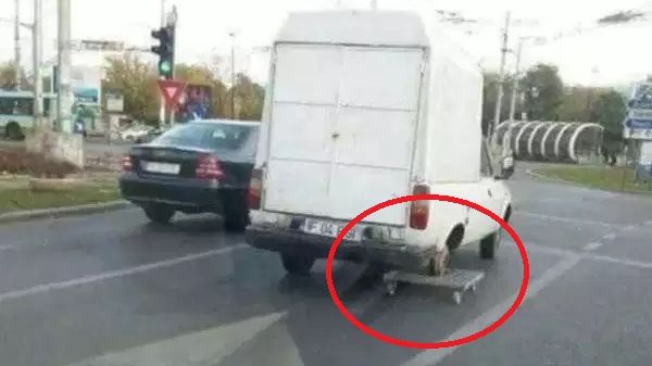Cine le-a dat permisul? Șoferii cu care nu vrei să te întâlnești în trafic - FOTO uluitor