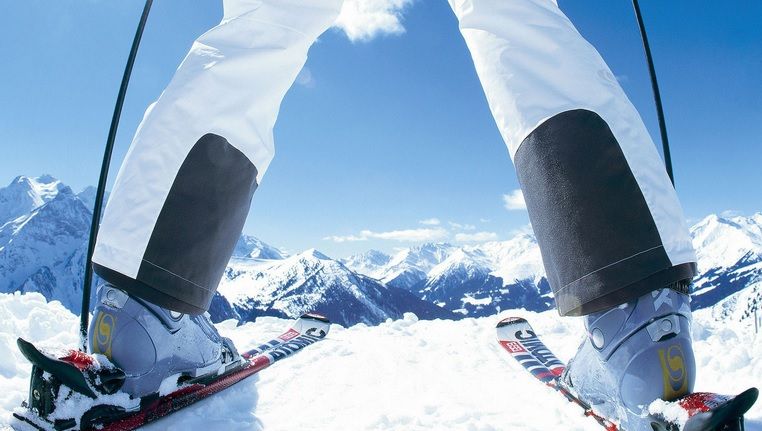 Sportivă rănită la Campionatele Naționale de schi de la Azuga: NU erau plase de siguranță