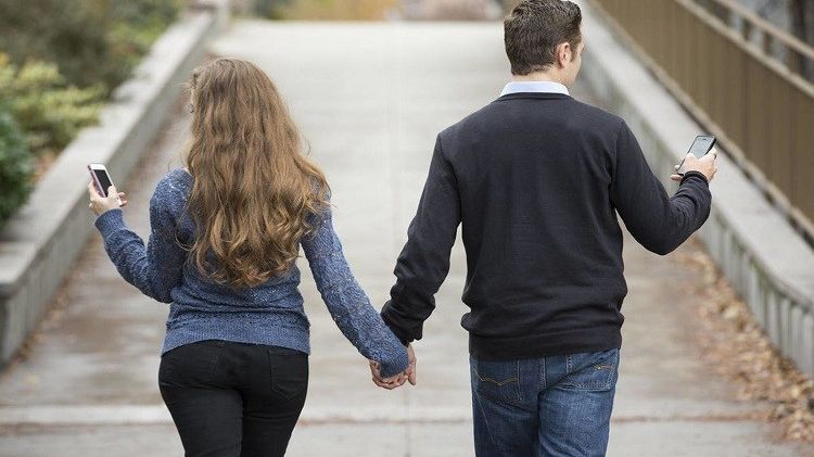 O nouă boală de care suferă tinerii: technoference