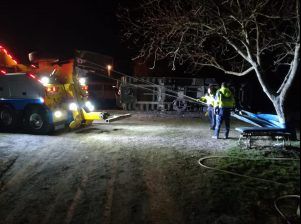 Autotren răsturnat pe o șosea din Iași(Foto)