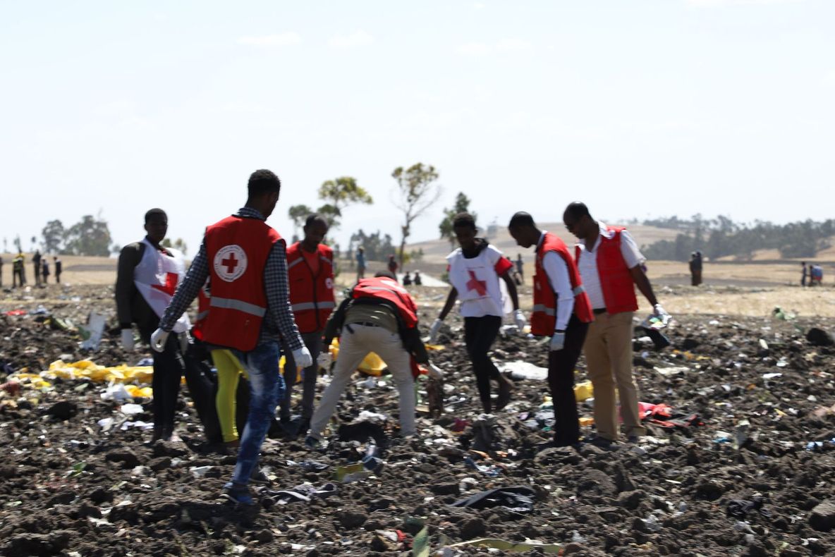 Avion Boeing 737 cu 157 de pasageri, prăbușit. Nu sunt supraviețuitori. FOTO