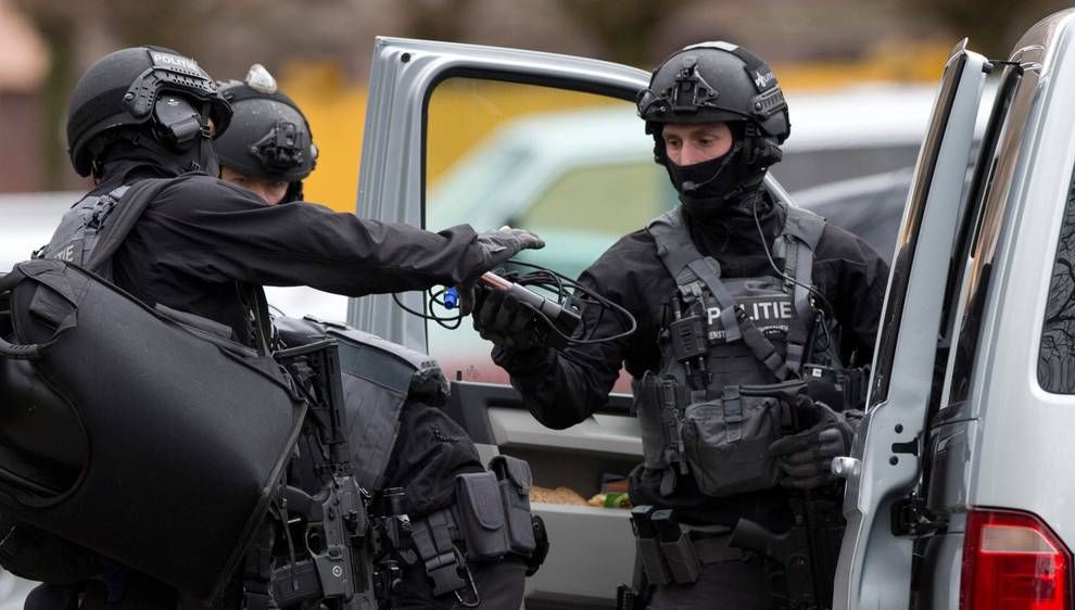 Olanda: Drapelele, coborâte în bernă după incidentul armat din Utrecht