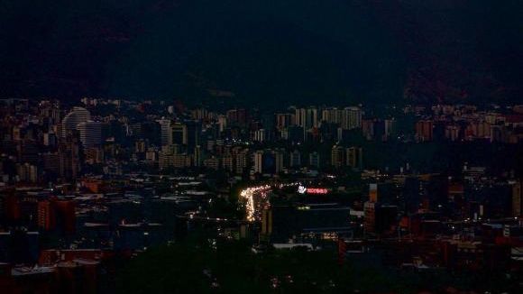 Dezastru în Venezuela. Mii de oameni în benză totală 