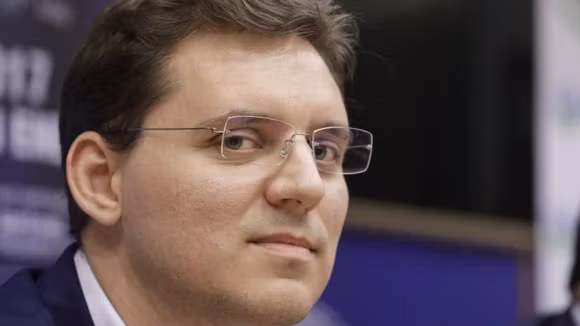 Victor Negrescu, numit consilier onorific al premierului Dăncilă