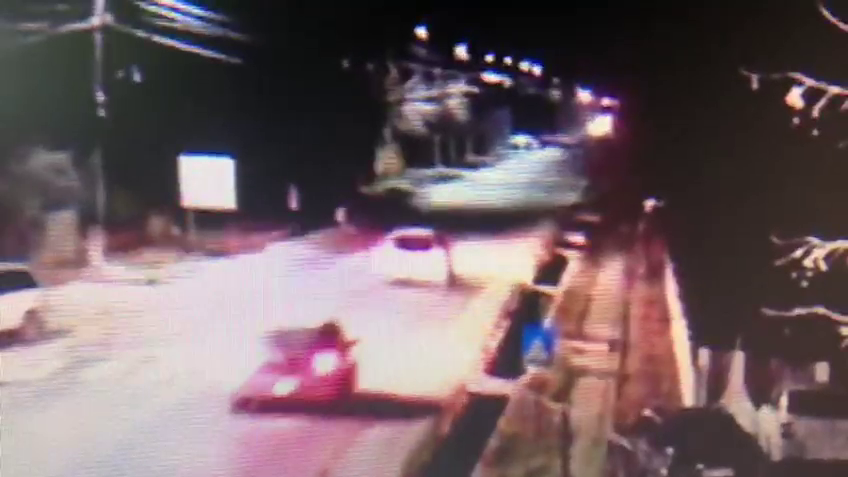 Înregistrarea cumplită cu bărbatul călcat de două mașini, la interval de câteva secunde