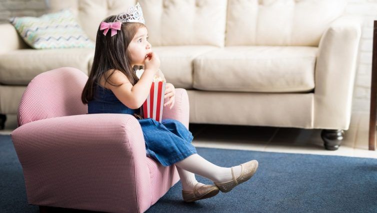 Pericolul pe care-l ascunde consumul de popcorn: un copil de 2 ani a ajuns de urgență la spital