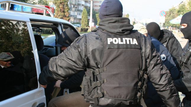 Nouă persoane au fost reținute în urma bătăii cu  pietre și sticle de la Clejani