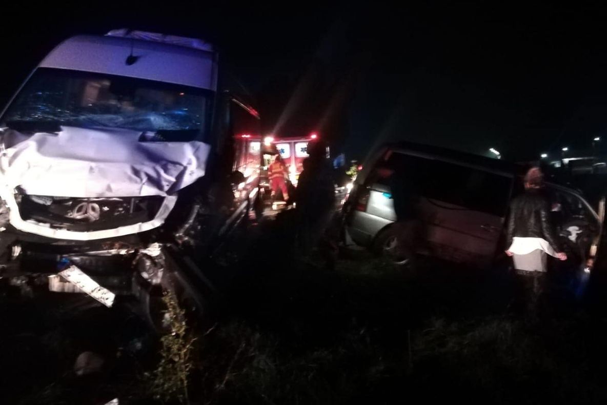 Accident grav la Leţcani. Două microbuze s-au ciocnit:27 de persoane implicate. Planul roşu, activat