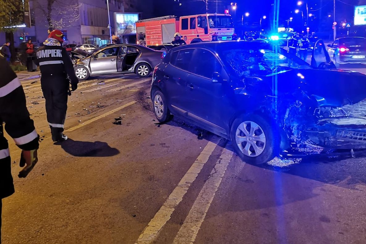 Accident grav în Constanța: Două mașini s-au ciocnit violent într-o  intersecție