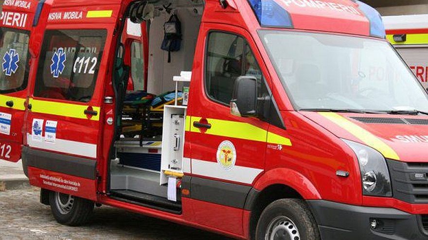 Accident în București: Un șofer a intrat cu mașina într-o autospecială de pompieri