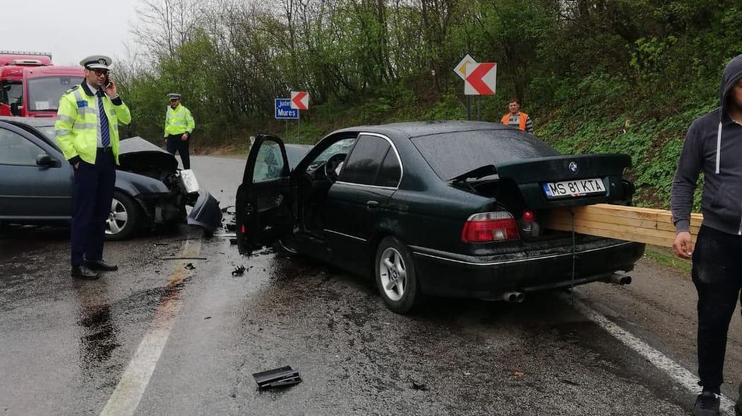 Accident grav pe DN 16. Șase persoane au fost rănite 