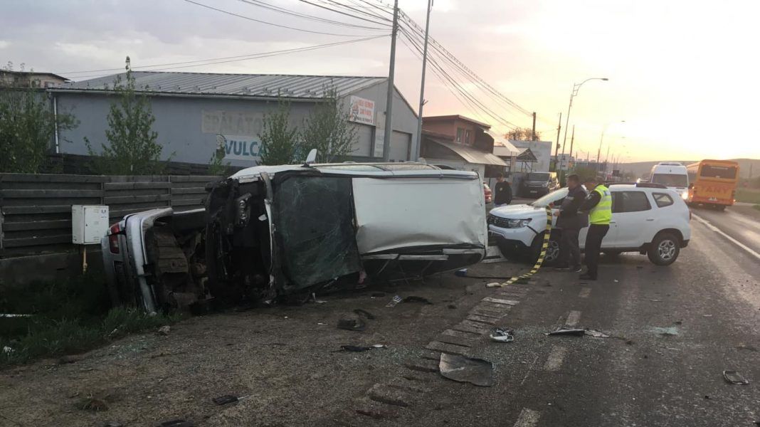 A distrus trei mașini și a fugit! Scenariu de film pe străzile din România 