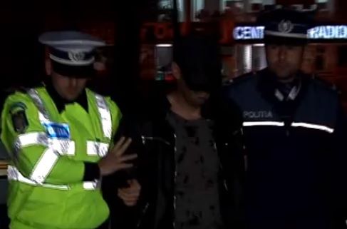 Bărbatul din Galaţi care s-a filmat în timp ce-și bătea fără milă copiii a fost reţinut