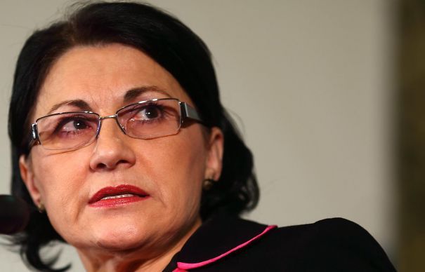 Andronescu, elevei care a dat foaia goală la BAC: Ești un copil rebel, dar inteligent!