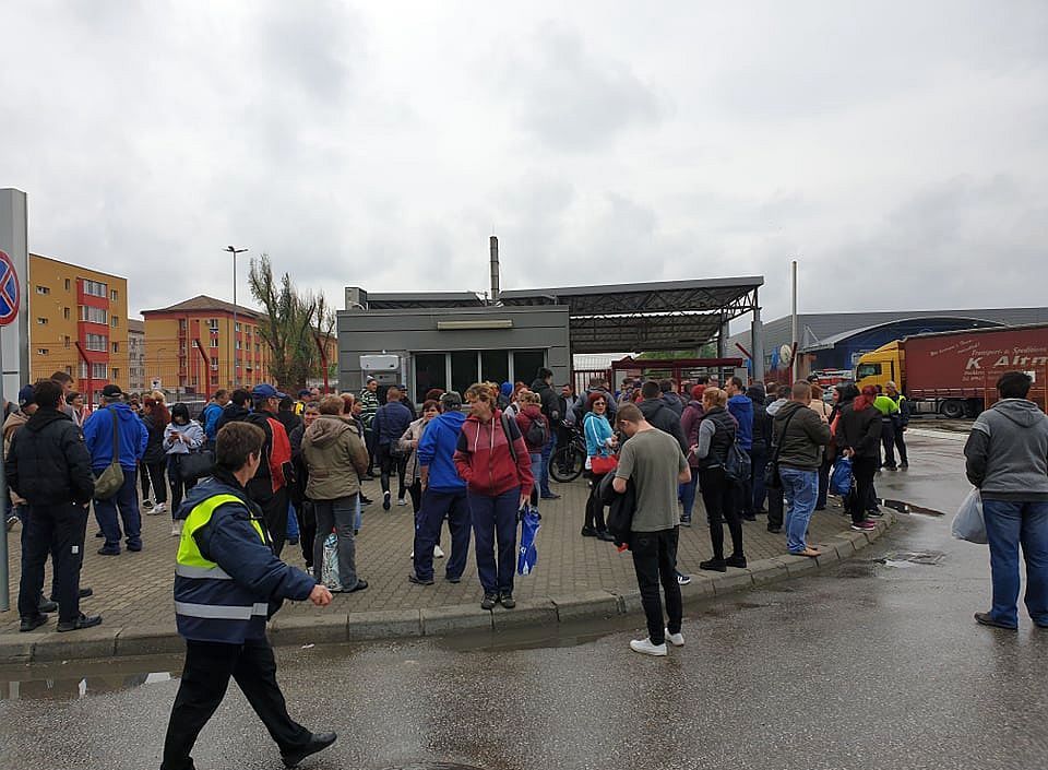 Clipe de panică la Timişoara, sute de oameni evacuaţi, s-a declanşat sistemul RO-ALERT