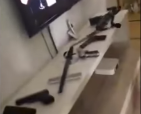 VIDEO REVOLTĂTOR: Petrecere de romi transmisă live, cu cuţite şi pistoale în mână