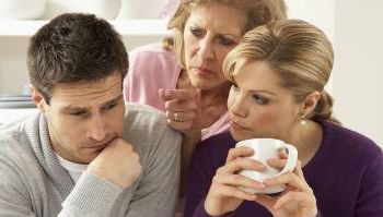 Horoscop. Trei bărbați din zodiac care stau la fusta mamei