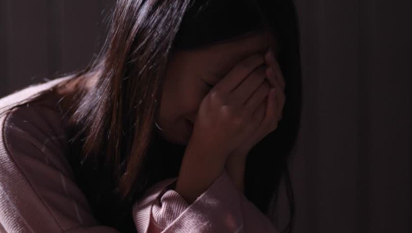 Fotbalistul care şi-a vărsat nervii pe iubită. Femeia: "M-a bătut cu o bară de fier"