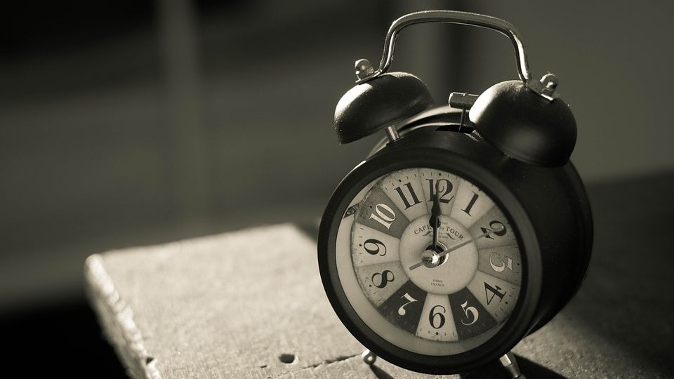 Românul cu un răspuns excepțional: de ce trece timpul mai repede când îmbătrânești?