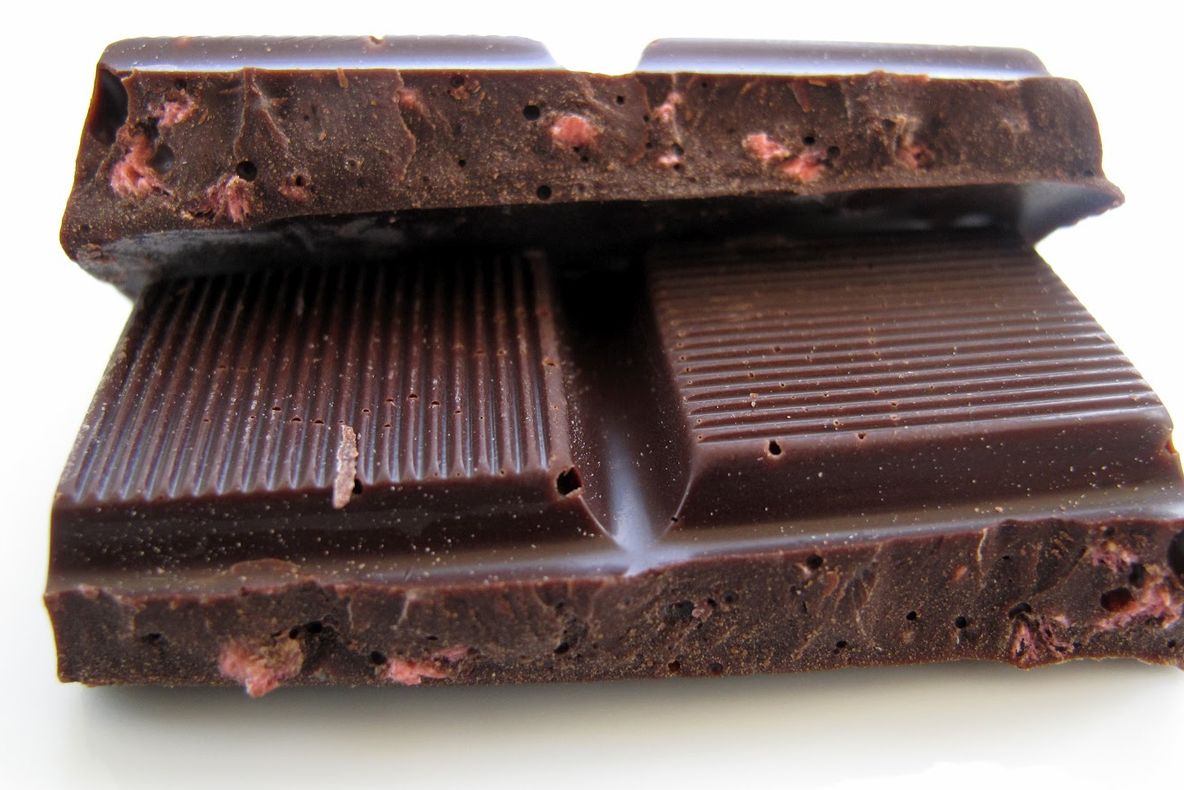 Ce se întâmplă în corpul tău când mănânci ciocolată? Uită de mituri, acestea sunt avantajele!