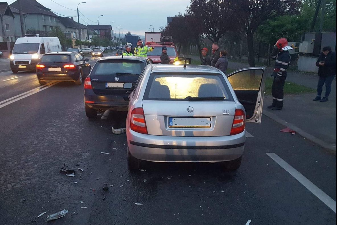 Grav accident în Cluj! O persoană a fost lovită de două mașini