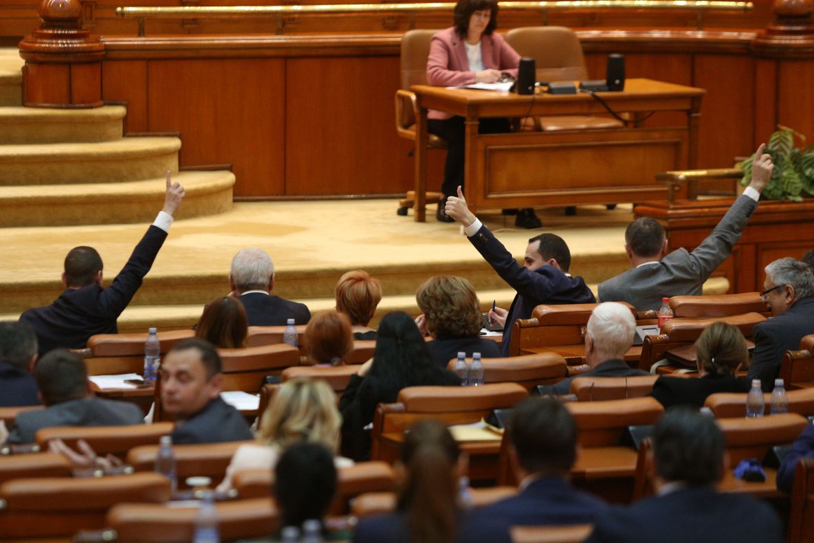 Cum au votat partidele modificările codurilor penale? 