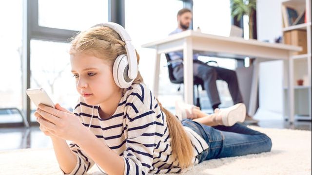 Tu știi la ce se expune copilul tău? Avertismentul cercetătorilor 