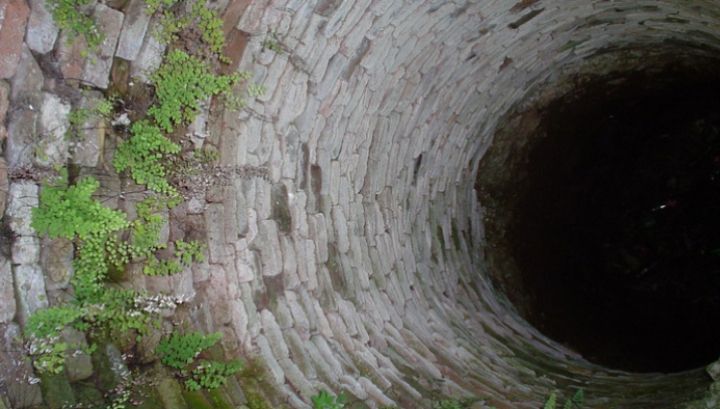 S-a sinucis înainte de Paşte: O femeie s-a aruncat într-o fântână