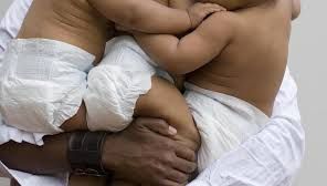 Femeia care a născut de două ori într-un interval de 26 de zile
