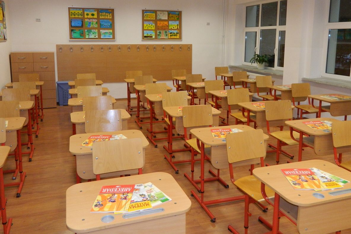 Ministerul Educației se spală pe mâini în cazul copilului mort după ce a căzut într-o fosă septică