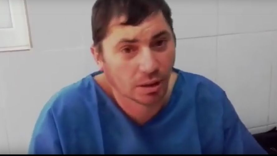 Bărbatul fugărit cu mașina pe câmp rupe tăcerea: "A lovit-o și pe soția mea"