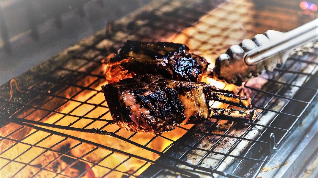 Ce se întâmplă în corpul tău dacă mănânci carne ARSĂ la grătar