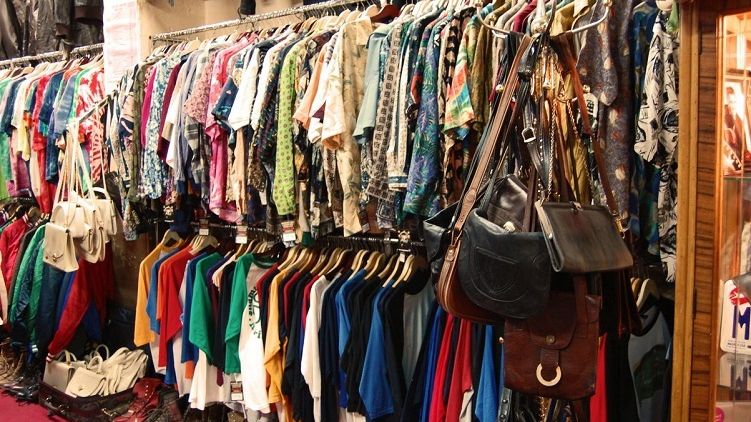 Industria hainelor second hand s-a dezvoltat uimitor, iar în 5 ani o va depăși pe cea de fashion
