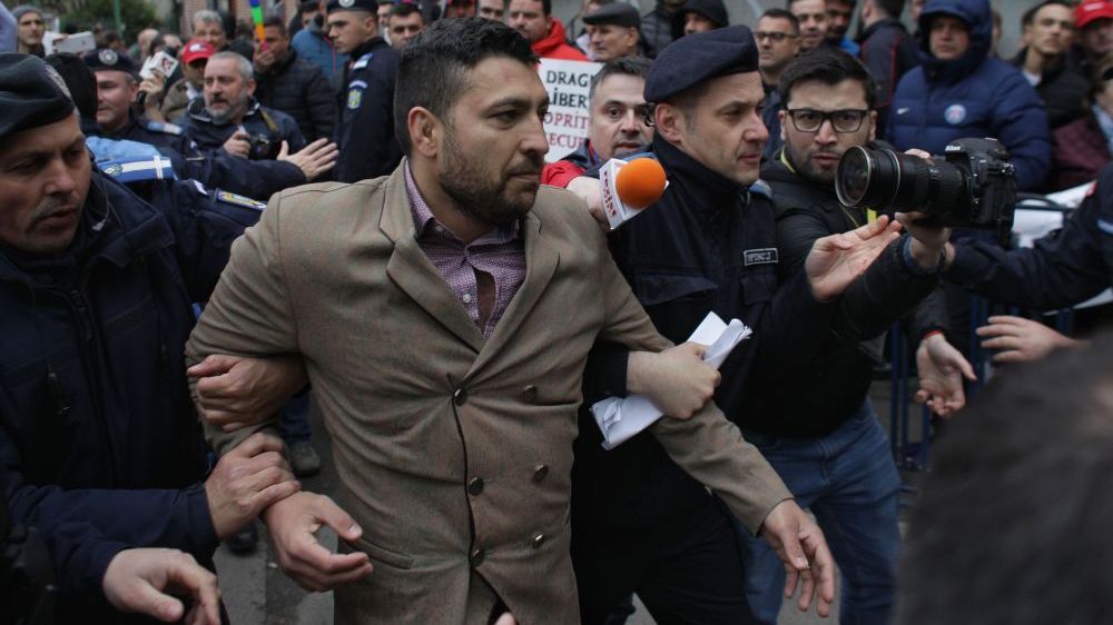 Jandarmeria își explică intervenția în forță de la sosirea lui Dragnea la ÎCCJ