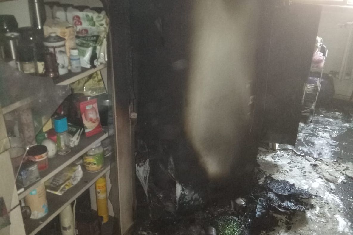 Incendiu puternic într-un apartament din Constanța. O persoană a fost rănită