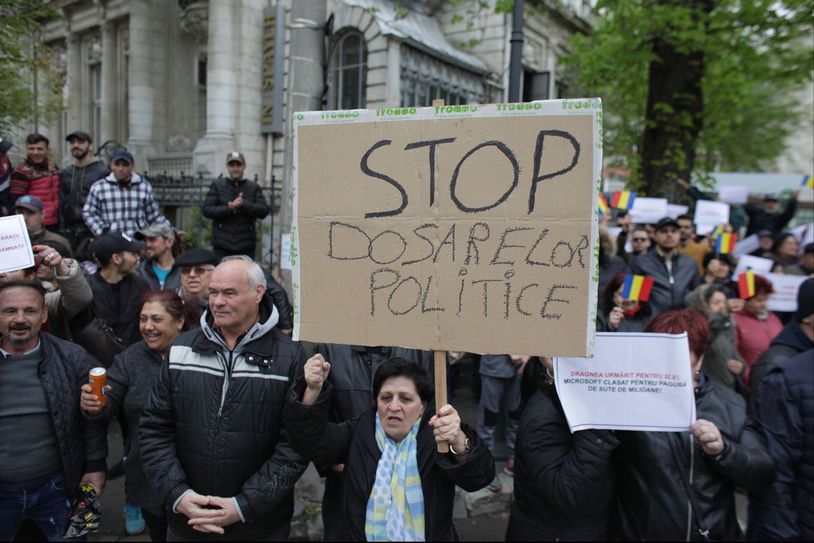 Jandarmii, mobilizare masivă la procesul lui Dragnea. Șeful PSD, întâmpinat cu huiduieli 