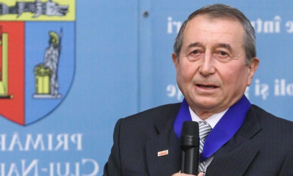 Președintele Iohannis l-a decorat pe dizidentul Iulius Filip