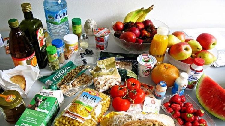 Adevărul despre mâncarea expirată: datele de pe ambalaje generează munți de deșeuri