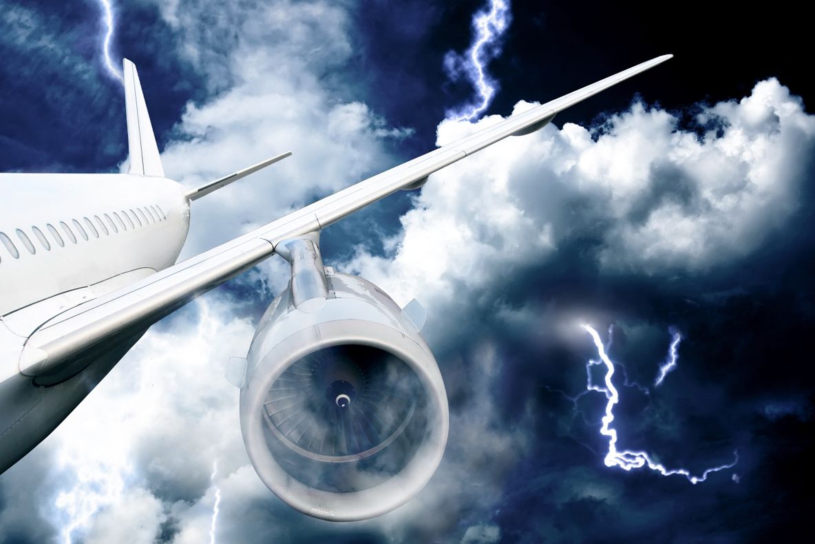 Traficul aerian, dat peste cap de vremea nefavorabilă. Ce curse internaționale au fost DEVIATE la Iaşi